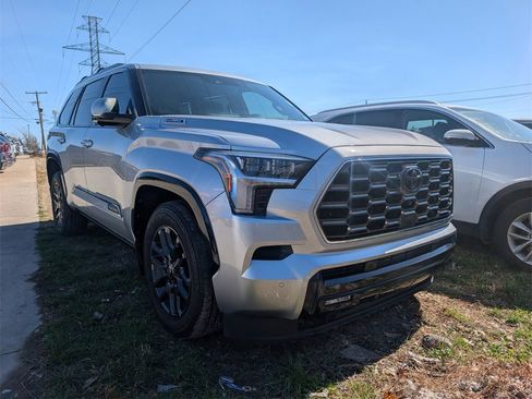 Used 2025 Toyota Sequoia Platinum image 3