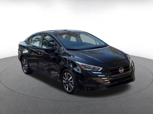 Used 2025 Nissan Versa SV image 3