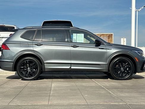 Certified 2022 Volkswagen Tiguan SE R-Line image 3