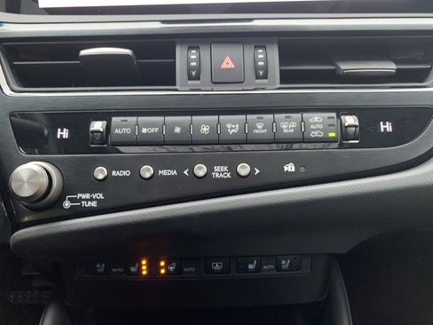 Certified 2025 Lexus ES 350 w/ Ultra Luxury Package image 29