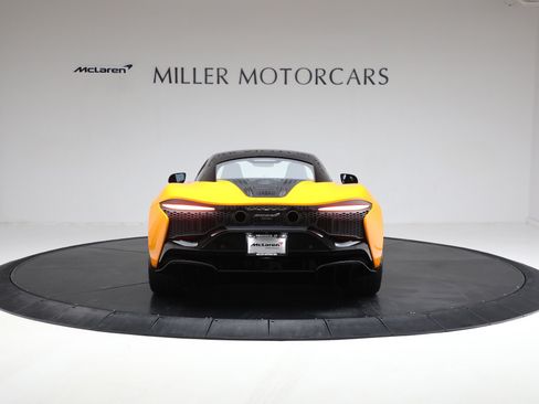 Used 2024 McLaren Artura RWD image 8
