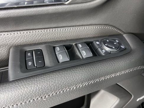 Used 2024 GMC Yukon Denali w/ Denali Reserve Package image 24