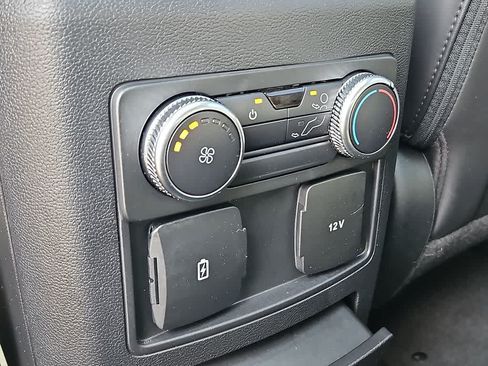 Used 2022 Ford Explorer XLT w/ Equipment Group 202A AWD/4WD image 28