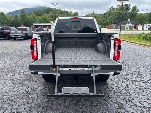 Used 2025 Ford F250 Lariat w/ Black Appearance Package AWD/4WD image 7