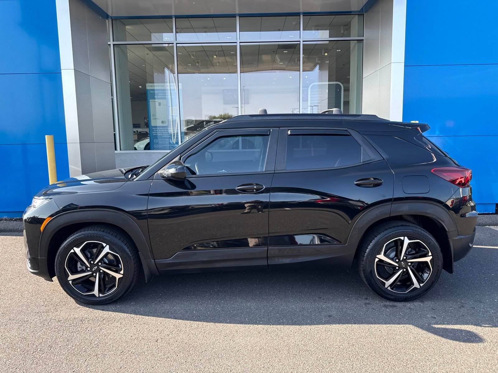 Used 2021 Chevrolet TrailBlazer RS w/ Driver Confidence Package FWD image 9