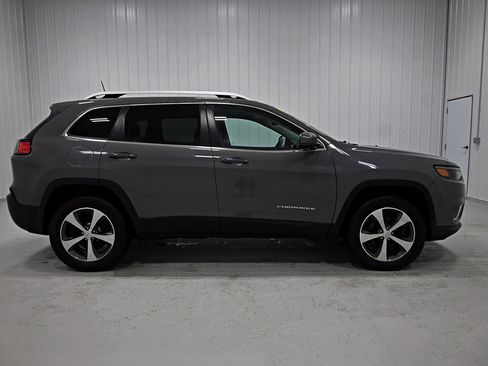 Used 2019 Jeep Cherokee Limited AWD/4WD image 38