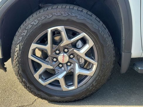 Used 2024 GMC Sierra 1500 SLT w/ SLT Premium Plus Package image 32