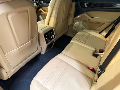 Used 2019 Porsche Cayenne AWD/4WD image 40