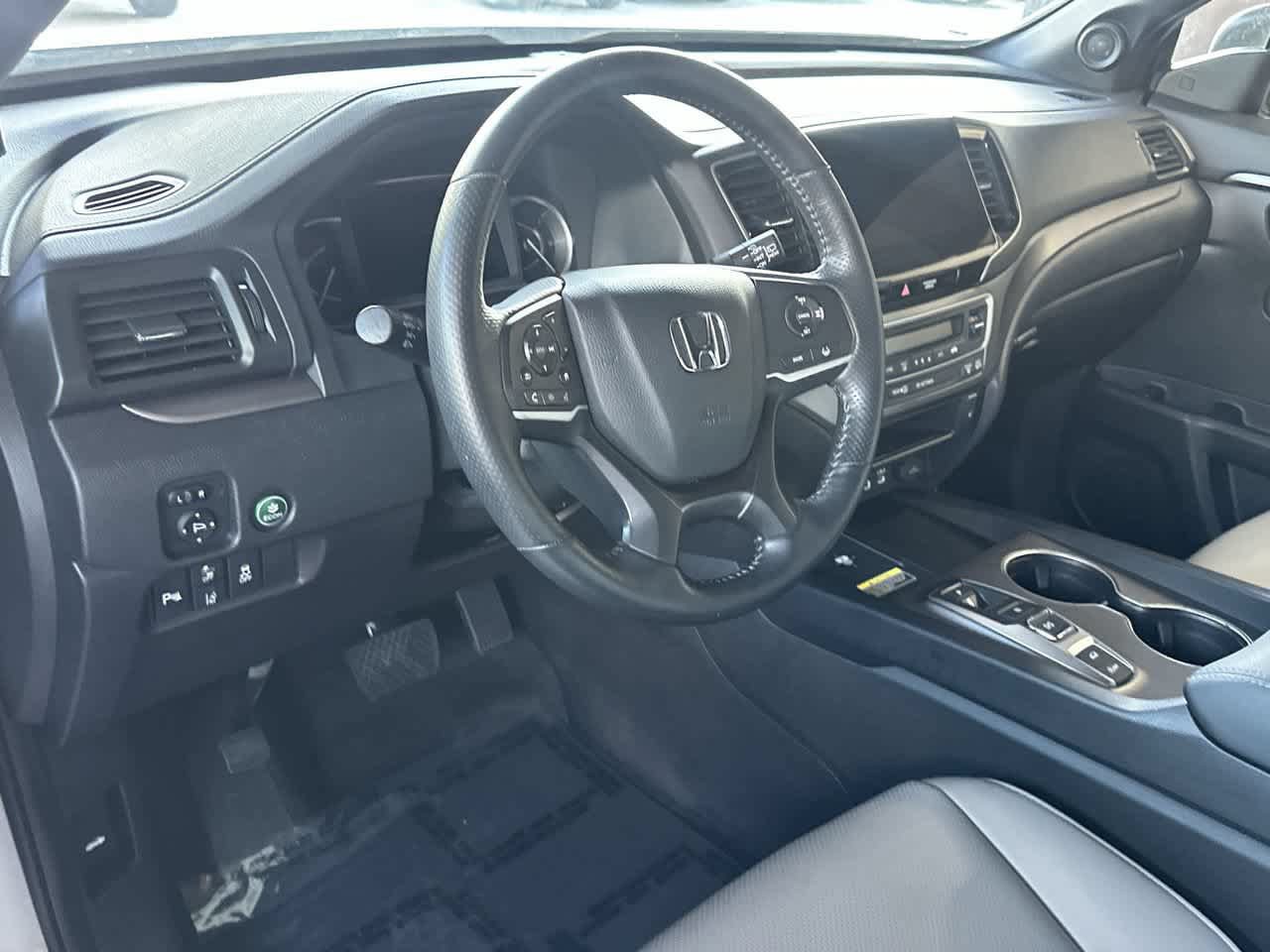 Used 2025 Honda Passport EX-L image 13