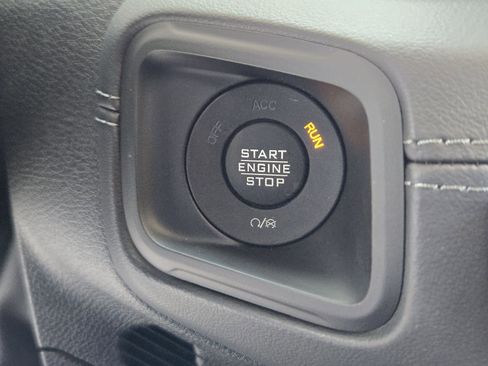 New 2025 Jeep Gladiator Sport image 18