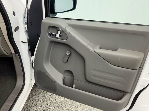 Used 2018 Nissan Frontier S image 25