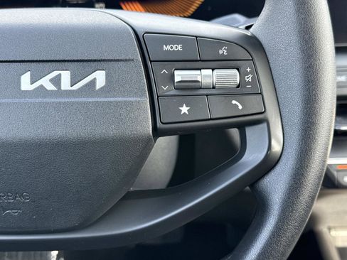 Used 2025 Kia K4 LXS image 8