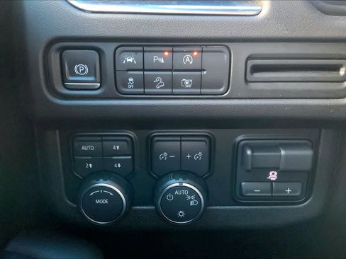 Used 2024 Chevrolet Tahoe Z71 w/ Luxury Package AWD/4WD image 35