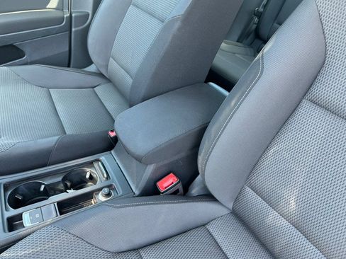 Used 2019 Volkswagen e-Golf SE w/ Driver Assistance Package FWD image 17