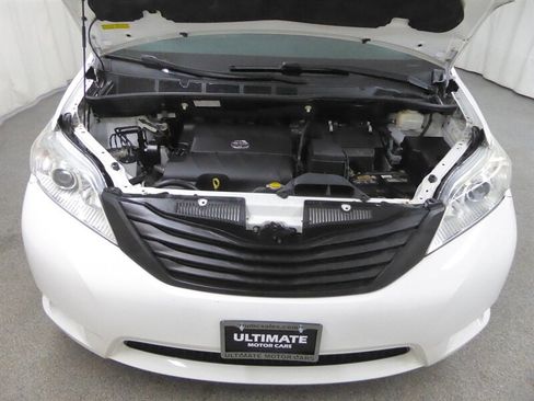 Used 2016 Toyota Sienna L image 29
