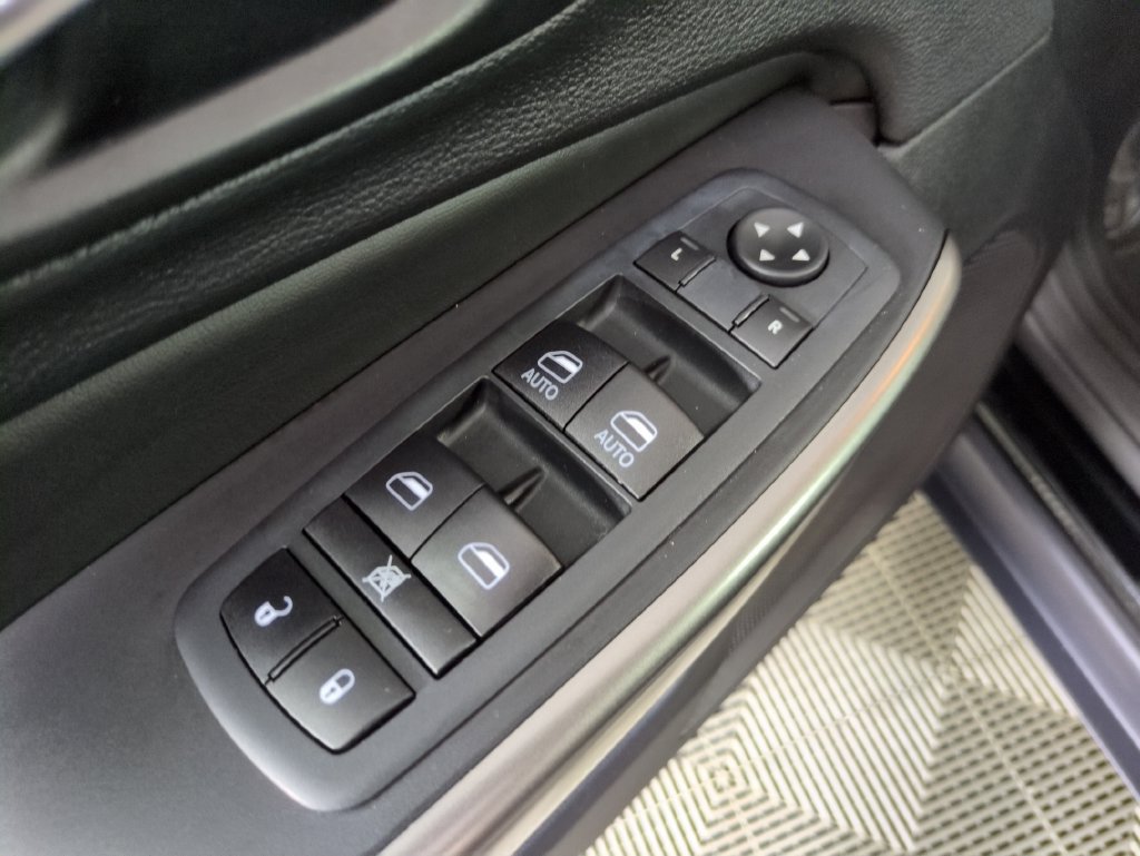Used 2020 Jeep Cherokee Latitude Lux w/ Comfort/Convenience Group AWD/4WD image 16