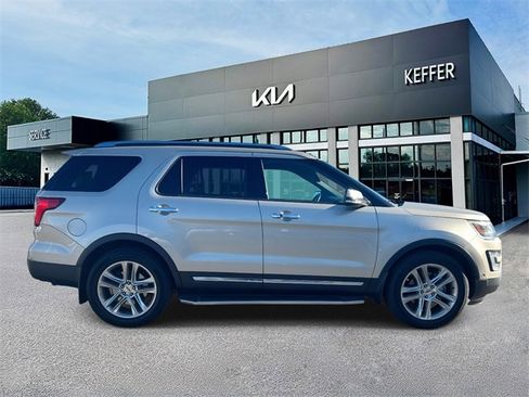 Used 2017 Ford Explorer Limited w/ Equipment Group 301A image 9