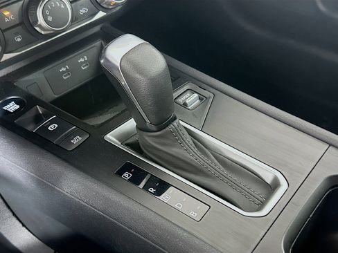 Used 2025 Nissan Kicks SV image 24