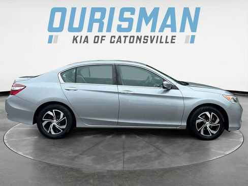 Used 2017 Honda Accord LX image 7