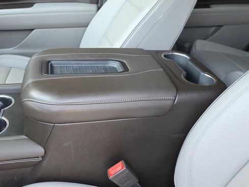 Used 2023 GMC Yukon SLT w/ SLT Luxury Package RWD image 7