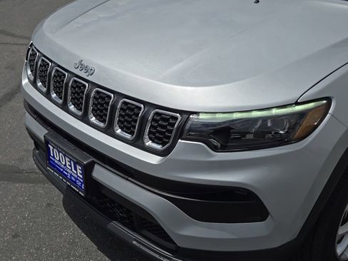 Used 2024 Jeep Compass Latitude w/ Sun and Sound Group AWD/4WD image 10