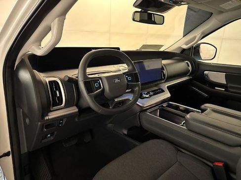 Certified 2025 Ford Expedition Active RWD image 5