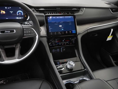 New 2025 Jeep Grand Cherokee Limited w/ Black Appearance Package image 20