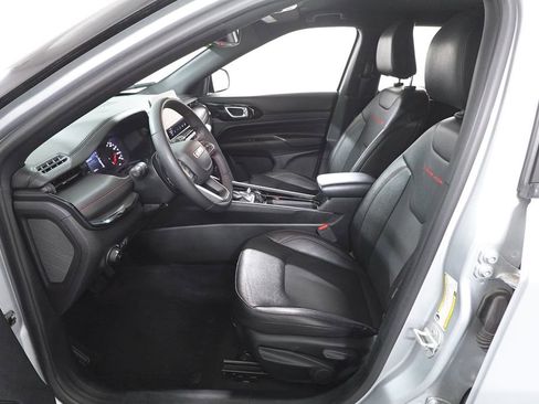 Used 2024 Jeep Compass Trailhawk image 10