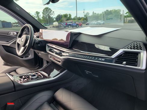 Used 2026 BMW X5 xDrive40i w/ Executive Package image 29