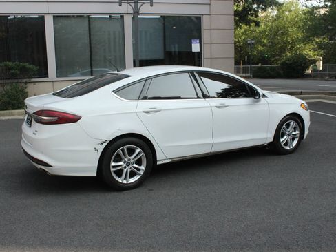 Used 2018 Ford Fusion SE FWD image 7