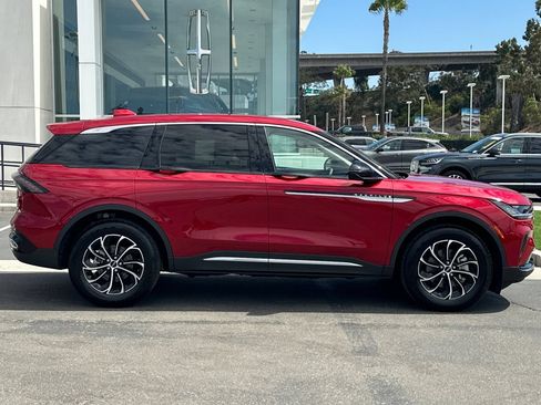 New 2026 Lincoln Nautilus Premier AWD/4WD image 2