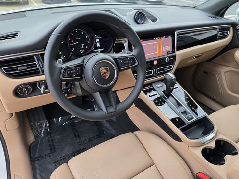 Used 2026 Porsche Macan AWD/4WD image 4