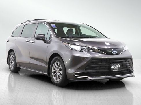 Used 2022 Toyota Sienna XLE FWD image 7