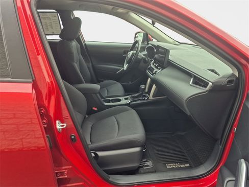 Used 2024 Toyota Corolla Cross LE image 18