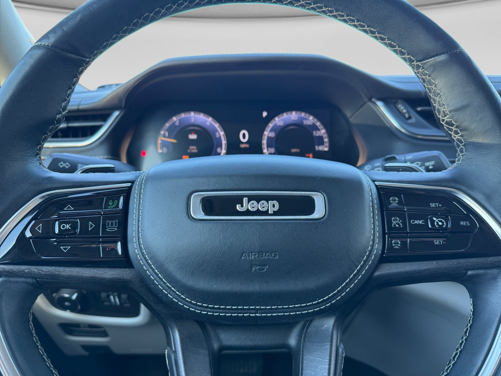 Used 2022 Jeep Grand Cherokee L Overland w/ Luxury Tech Group IV AWD/4WD image 20