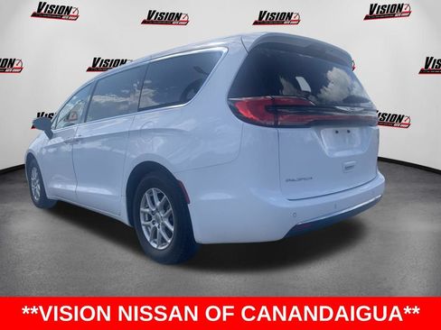 Used 2024 Chrysler Pacifica Touring-L FWD image 2