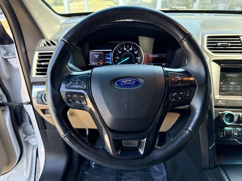 Used 2016 Ford Explorer XLT w/ Equipment Group 202A FWD image 14