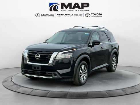 Used 2023 Nissan Pathfinder SL image 1