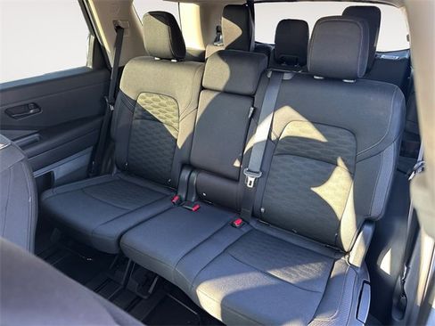Used 2024 Nissan Pathfinder SV image 13