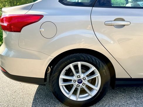 Used 2017 Ford Focus SE FWD image 11