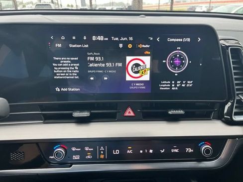 Used 2025 Kia Sportage EX FWD image 9