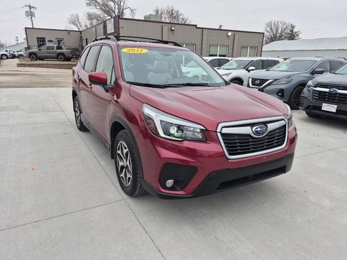Used 2021 Subaru Forester Premium image 3