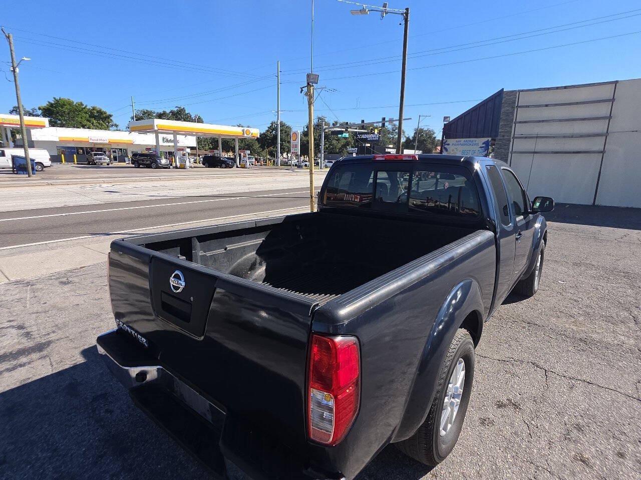 Used 2016 Nissan Frontier SV RWD image 10