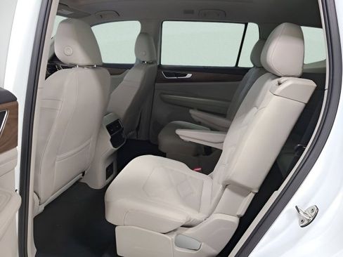 Used 2024 Volkswagen Atlas SE w/ Panoramic Sunroof Package AWD/4WD image 20