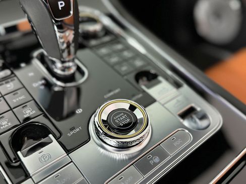 Used 2024 Bentley Continental GT Azure image 25