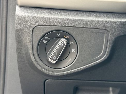 Used 2023 Volkswagen Atlas Cross Sport SE image 33