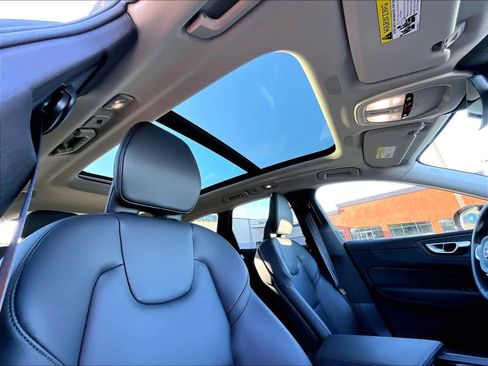 Used 2025 Volvo XC60 B5 Core image 25