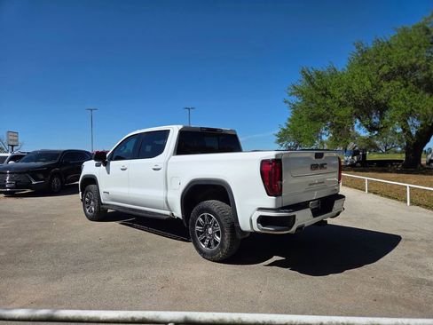 Used 2024 GMC Sierra 1500 AT4 w/ AT4 Premium Package AWD/4WD image 8