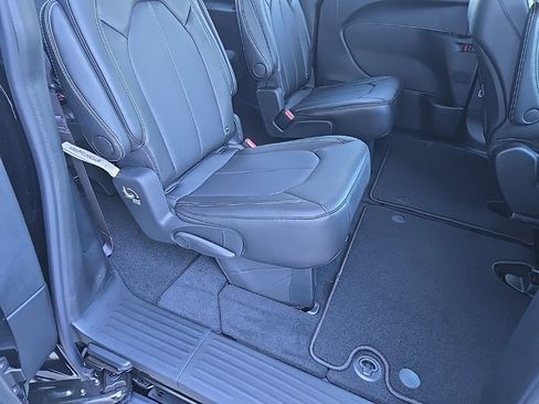 New 2026 Chrysler Pacifica Select w/ S Appearance Package image 76