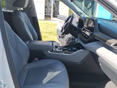 Used 2020 Toyota Highlander Limited image 22